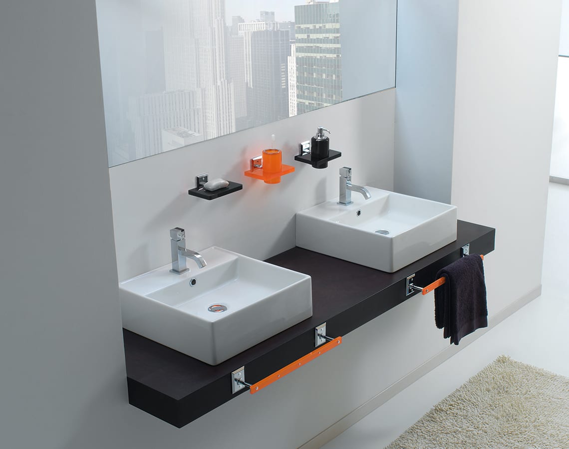 Accessori e complementi per il bagno in plexiglass